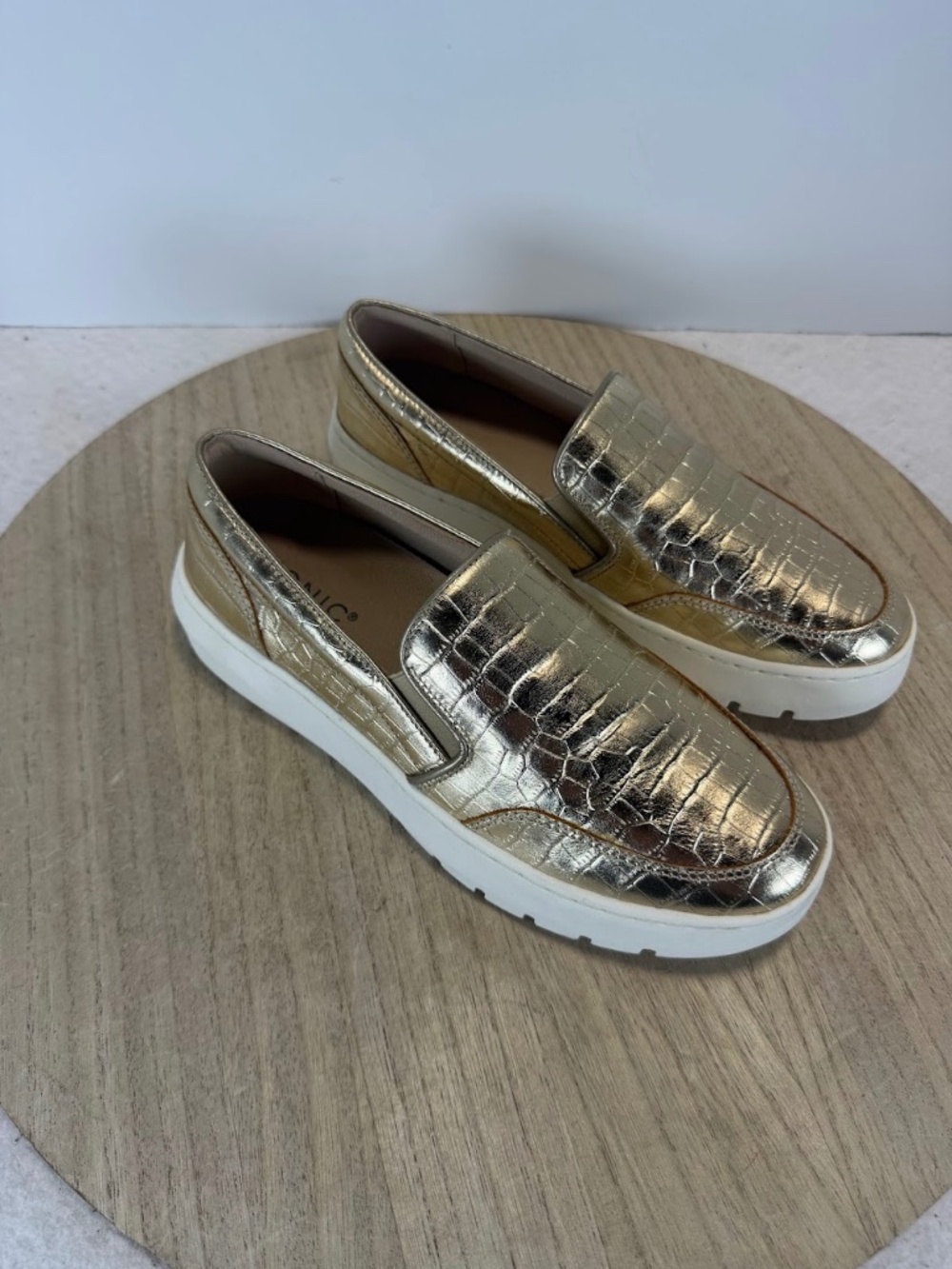 Vionic Dinora Croc Met Metallic Gold Slip On Shoes Womens 7.5 NWOT
